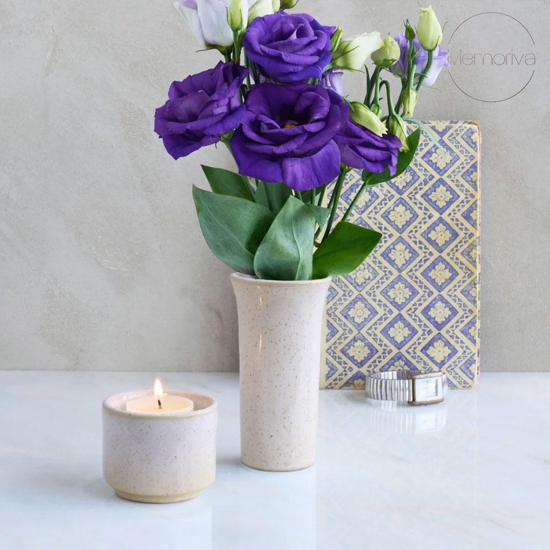 HELIOS - Handgemaakte mini-urn beige gespikkeld keramiek + kaarslicht