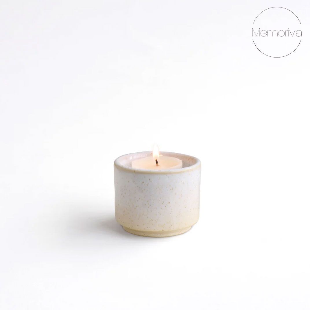 HELIOS - Handgemaakte mini-urn beige gespikkeld keramiek + kaarslicht