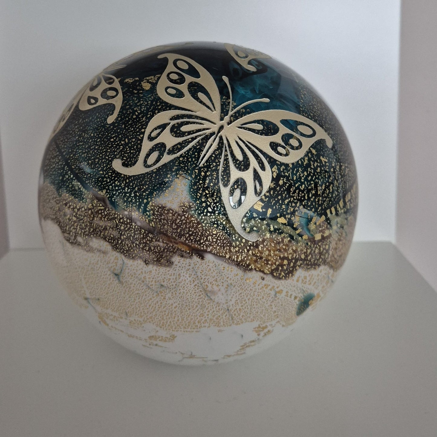 ELAN - Elegance - line turquoise 1,5 liter met goud gelakte vlinders - Memoriva